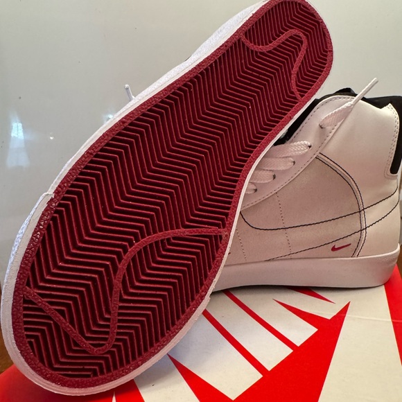 Nike Blazer Mid ‘77 - Picture 2 of 3